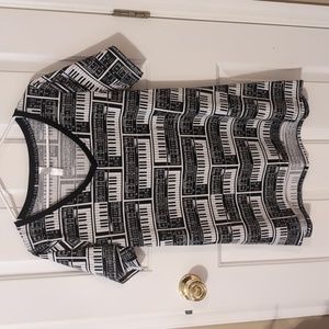 LuLaRoe Christy V Neck T size L